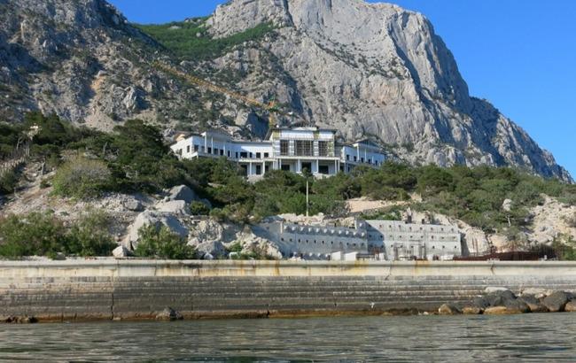 Никакого санатория: крымский дворец Януковича отдадут управделами Путина