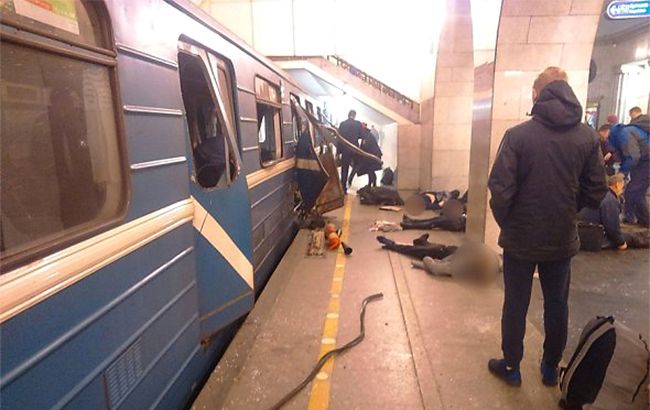 Взрыв в метро Санкт-Петербурга: погибли не менее 10 человек