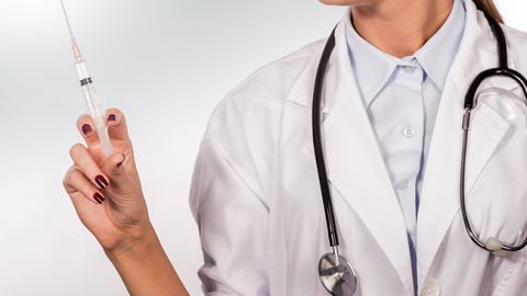 В Чернигове медсестра отказалась делать ребенку прививку: усомнилась в качестве