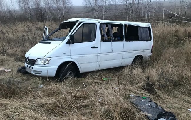 В Житомирской области в ДТП с микроавтобусом пострадали восемь человек