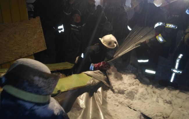 В ГСЧС уточнили количество пострадавших в результате обвала киоска в Харькове