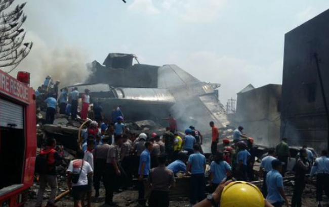 Авіакатастрофа в Індонезії: кількість жертв аварії літака зросла до 38