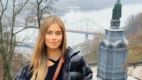 Внучка Софии Ротару с мамой и бабушкой устроила прогулку по Киеву