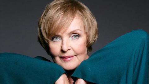 "Он мне как сын": Роговцева трогательно поддержала Сенцова на получении премии Одесского кинофестиваля