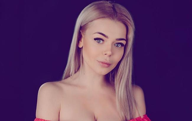"Шикарні форми": виїхавша в Росію українська співачка показала фото без нижньої білизни