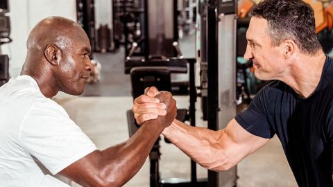 Кличко допомагає легендарному боксерові повернуться на ринг: відео з тренування