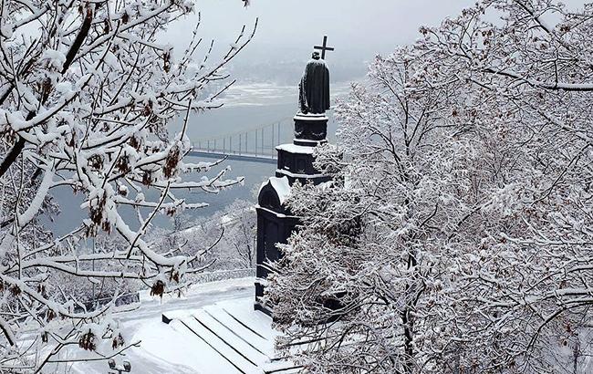 Киев замело: в сети показали впечатляющие фото столицы с высоты птичьего полета
