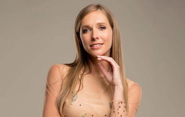 "Русалка": Катя Осадчая похвасталась стройной фигурой на пляже в Одессе (фото)