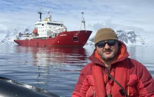 "Якщо Антарктида розтане &ndash; міста підуть під воду". Інтерв'ю з полярником про роботу на краю світу