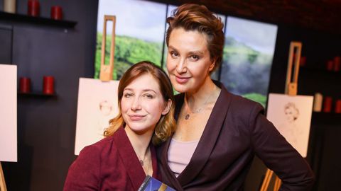 "Я боялась возвращаться домой: дочь Егоровой со слезами на глазах рассказала, как мама била ее в детстве