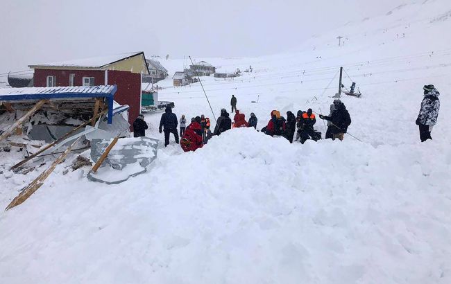 В России на горнолыжном курорте сошла лавина, есть пострадавшие
