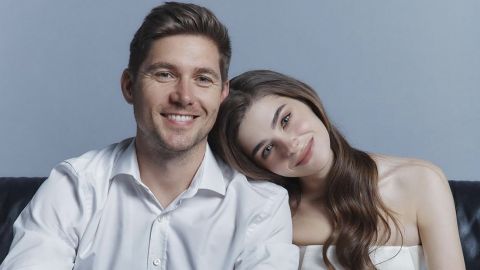 Остапчук та його молода дружина чекають на дитину (відео)