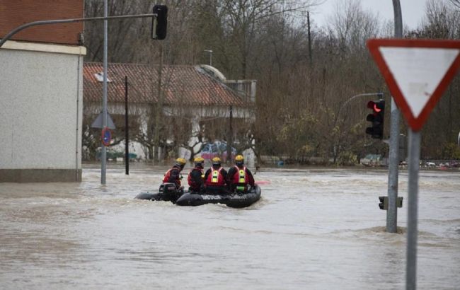 На севере Испании шторм привел к сильному наводнению: есть жертва