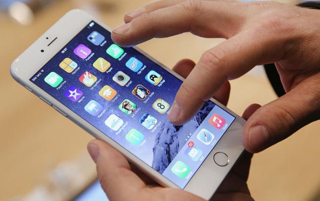 Власники iPhone обурюються, що оновлений iOS "зжирає" батарею