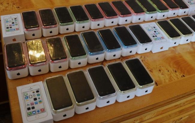 Закарпатская ОГА подарила сиротам подделки вместо iPhone
