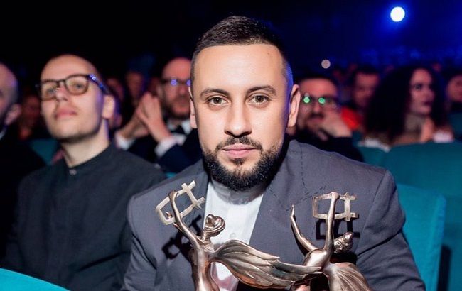 "Моя любовь": MONATIK растрогал сеть редким снимком с женой