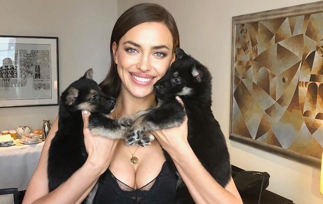 Без нічого: розкішна Ірина Шейк демонструє улюблені літні речі