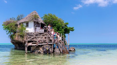 Никаких мер безопасности: туристы удивлены опасной ситуацией на популярном курорте