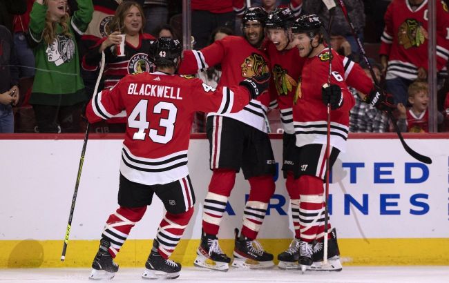 Форвард "Чикаго" з дублем і асистом став головною зіркою вечора НХЛ: відео