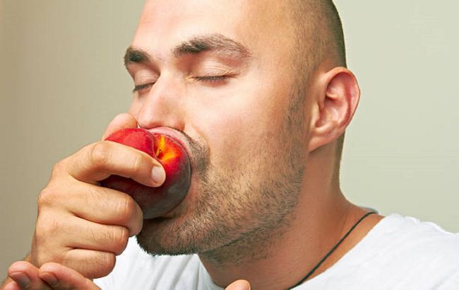 Не тільки кавун: ці 5 фруктів зволожать організм влітку