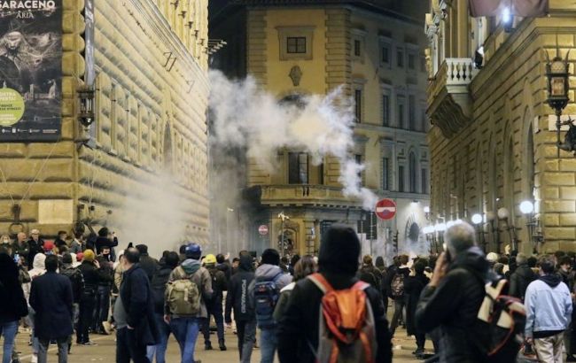 Во Флоренции прошли протесты против карантина, полиция задержала 20 участников