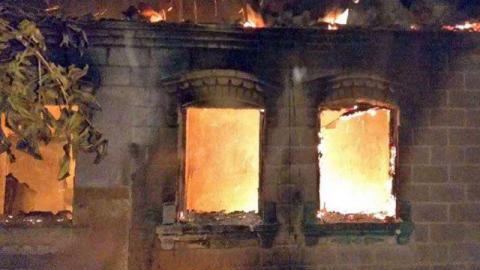 У Мар'їнці після влучення снаряда згорів житловий будинок