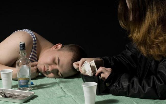 Полиция задержала банду клофелинщиков, грабивших украинских бойцов