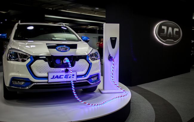 ЄС і Китай домовляються про мінімальні ціни на електромобілі з КНР