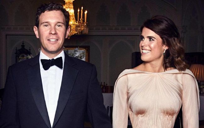 Зятя Елизаветы II заметили на яхте в обнимку с моделями (фото)