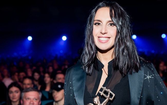 "Прошу сил у Бога": Джамала заінтригувала піднесеним фото в гримерці