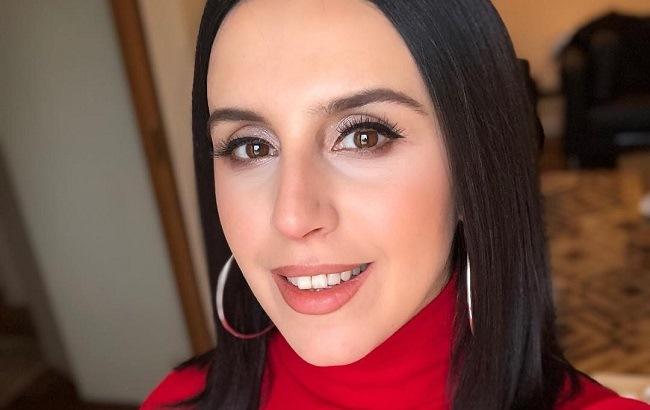 "Сногсшибательна": Джамала показала стильный новогодний образ в клетчатой юбке