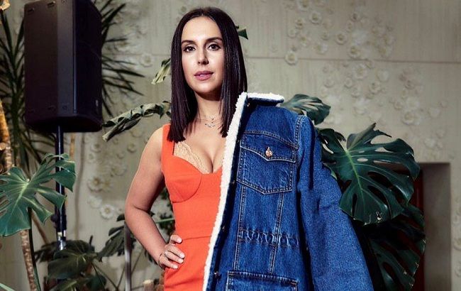 У стильному вбранні і з квітами: Джамала підкорила яскравим весняним фото