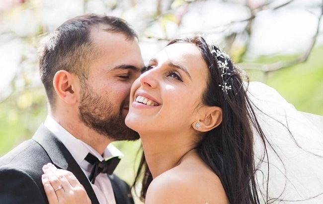 Плакали, смеялись, молились: Джамала показала уникальные фото в честь годовщины свадьбы
