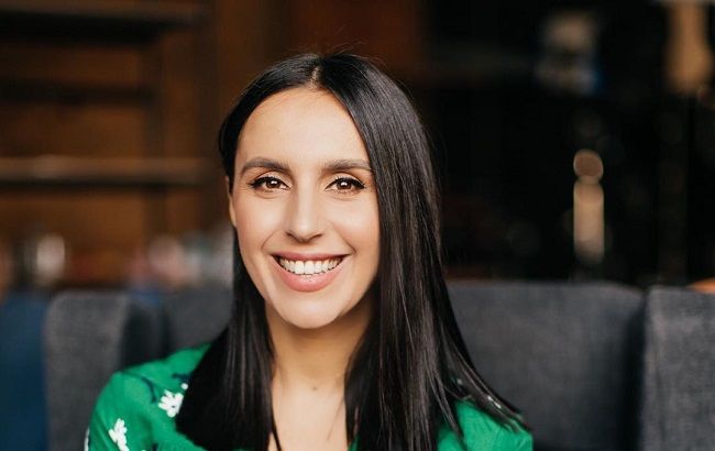 Принцеса Марокко: Джамала в розкішному платті-вишиванці заворожила яскравим "луком"