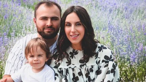 Нерозлучні: Джамала показала "кращого друга" синочка Еміра-Рахмана під час сімейної прогулянки