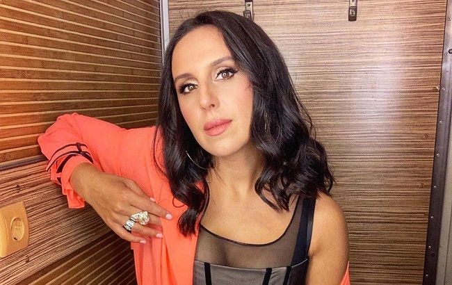 Відчувається шалена напруга: вагітна Джамала в ніжному образі виступила у фіналі Нацвідбору