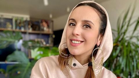 В 9 лет пасла баранов: Джамала рассказала о крымском детстве и показала архивные фото