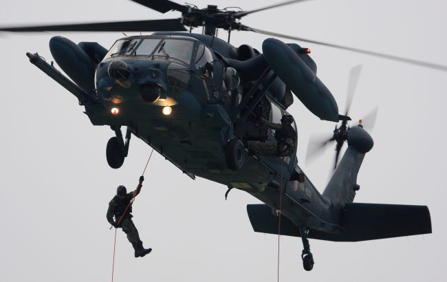 В Японии военный вертолет с 10 людьми упал в море: начата спасательная операция