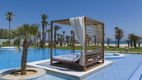 Без карантину і повторних тестів: у Тунісі пом'якшили правила для туристів