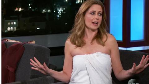 Відома актриса з'явилася в ефірі телешоу в рушнику