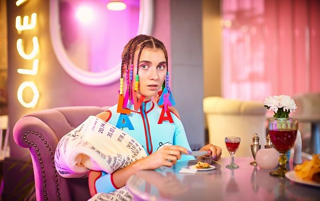 Jerry Heil випустила яскравий іронічний кліп на пісню "Вільна каса"