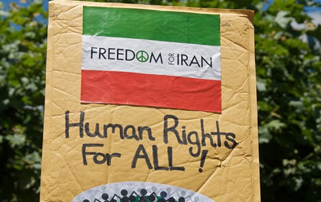 ЄС на рік продовжив санкції проти Ірану