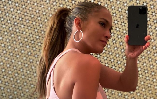 Само вдохновение: 50-летняя Дженнифер похвасталась идеальной фигурой в купальнике