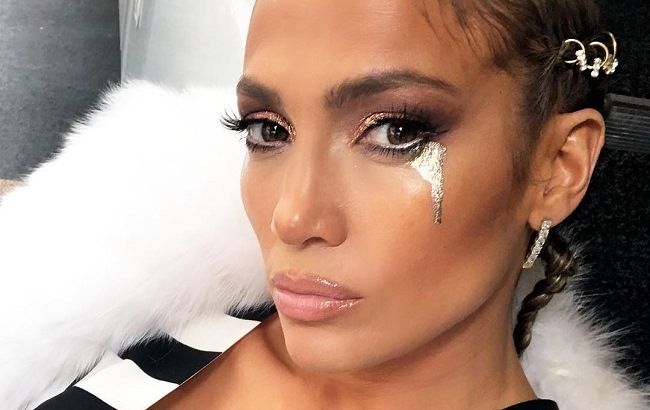 У ног любимого: Дженнифер Лопес показала трогательные семейные фото