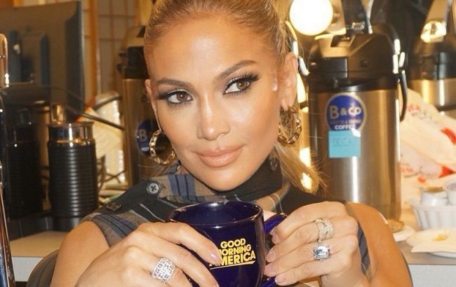 Стильная мамочка: Дженнифер Лопес показала редкие кадры с подросшей дочерью