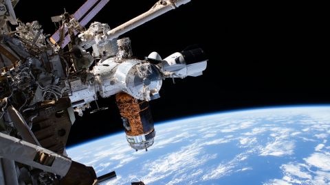 Космічний корабель Маска пристикувався до МКС: історичне відео (трансляція)