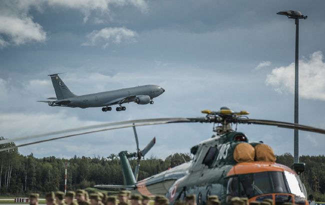 В Латвии на постоянной основе развернут авиационные и артиллерийские подразделения США