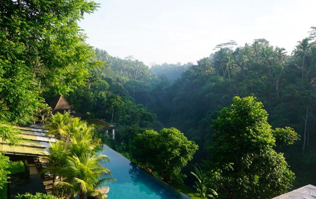 На популярном курорте на Бали оборвался фуникулер с людьми: что известно