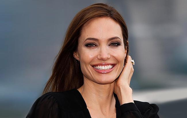 У мережі розповіли, чому Анджеліна Джолі потрапила в лікарню