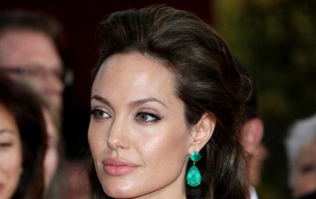 Анджелина Джоли начала встречаться с известным актером